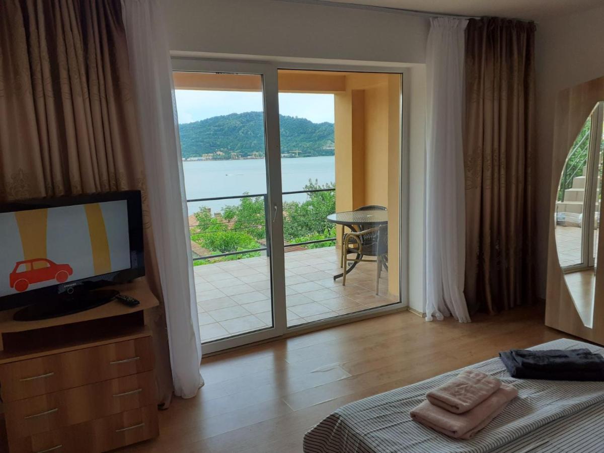 Orşova Casa Lui Marcヴィラ エクステリア 写真